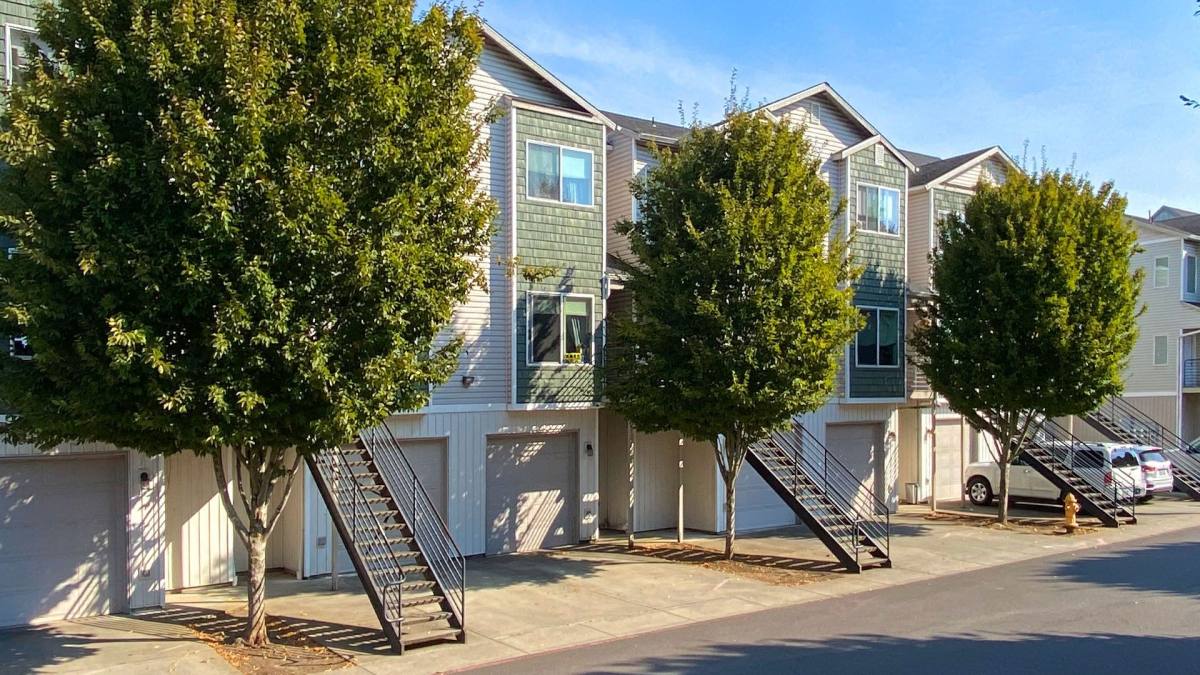 Townhouse for rent at 3930 Sunnyview Rd NE, Salem, OR 97305