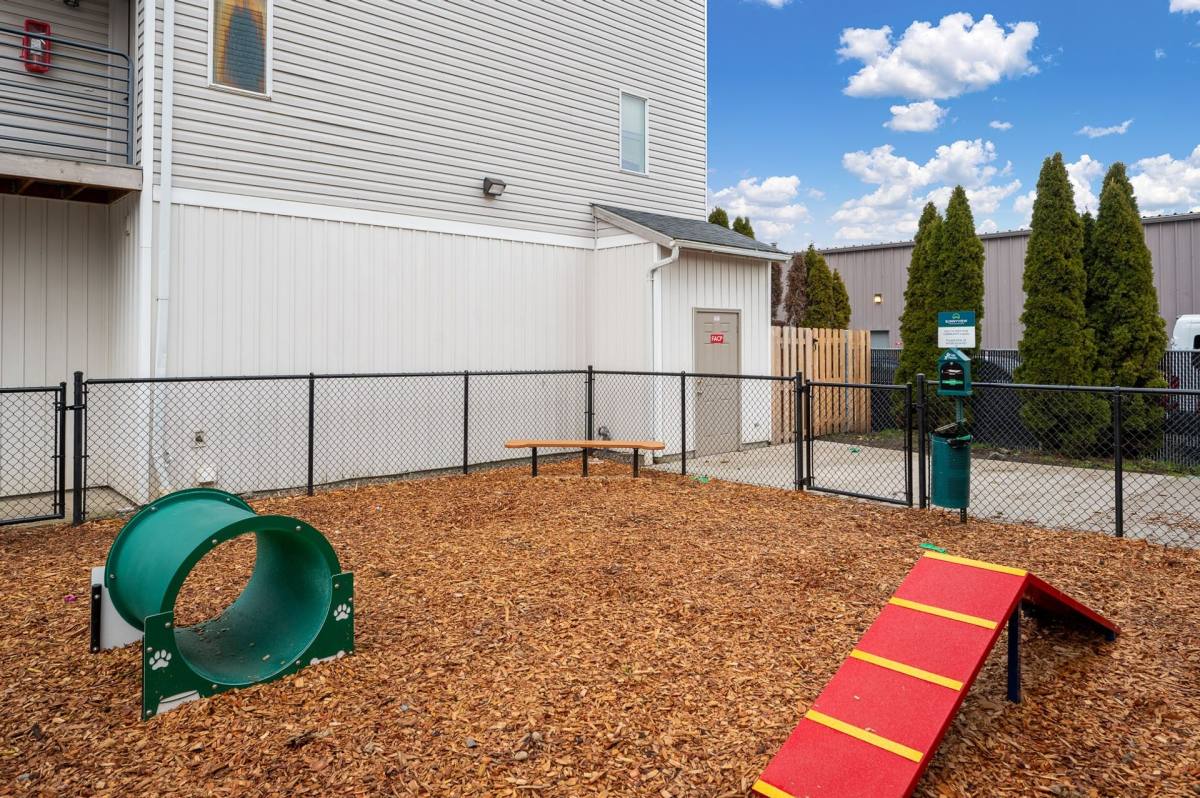 Townhouse for rent at 3930 Sunnyview Rd NE, Salem, OR 97305