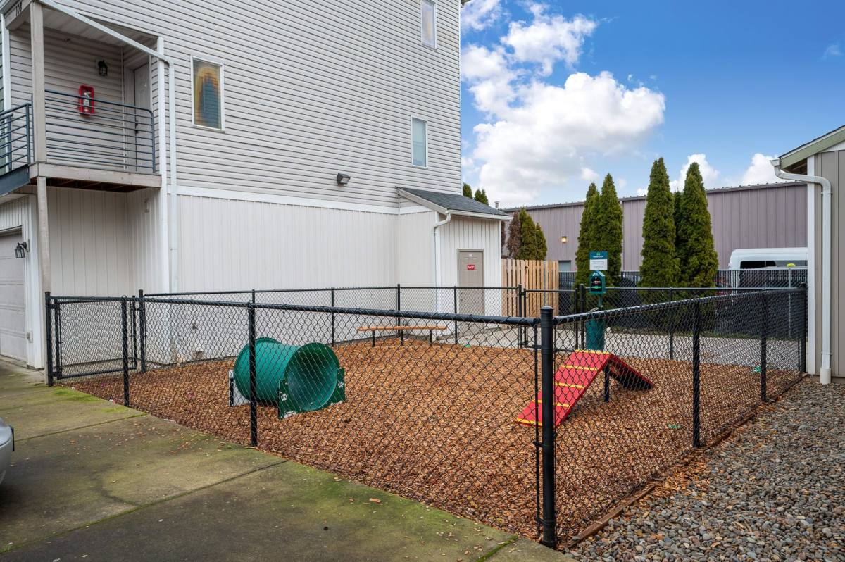 Townhouse for rent at 3930 Sunnyview Rd NE, Salem, OR 97305