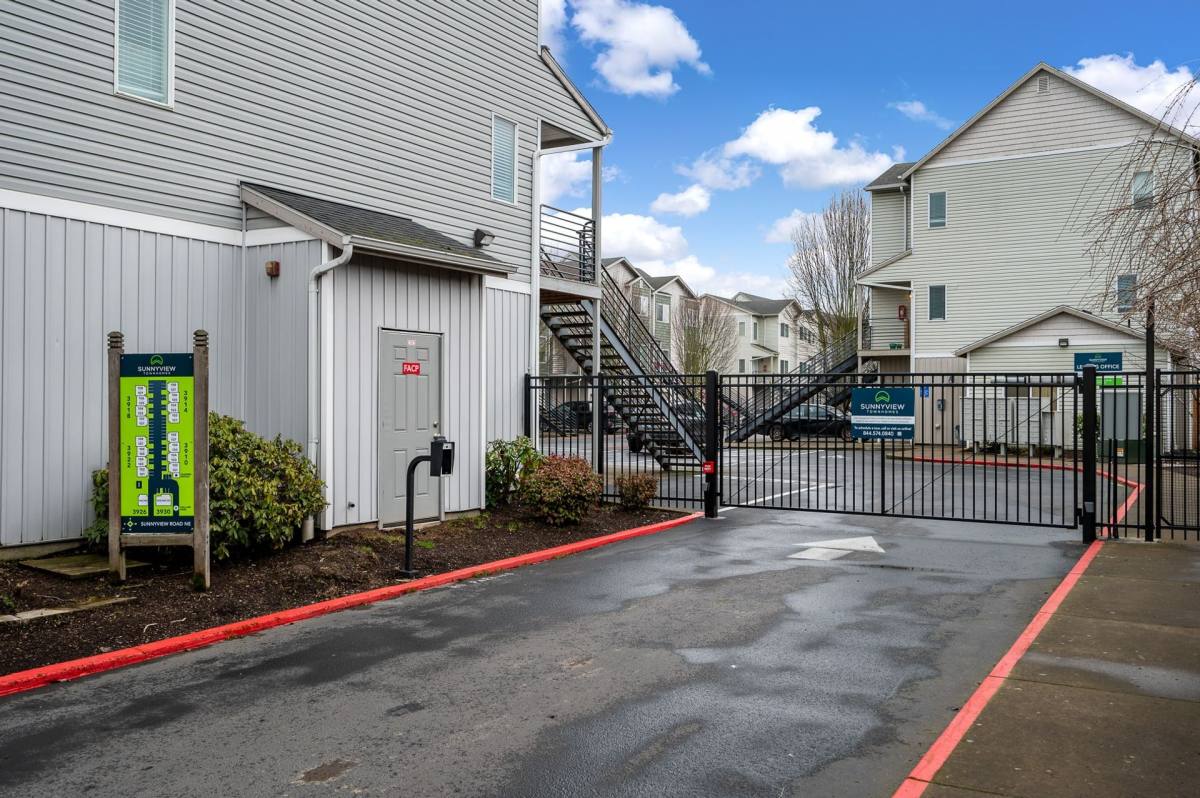 Townhouse for rent at 3930 Sunnyview Rd NE, Salem, OR 97305