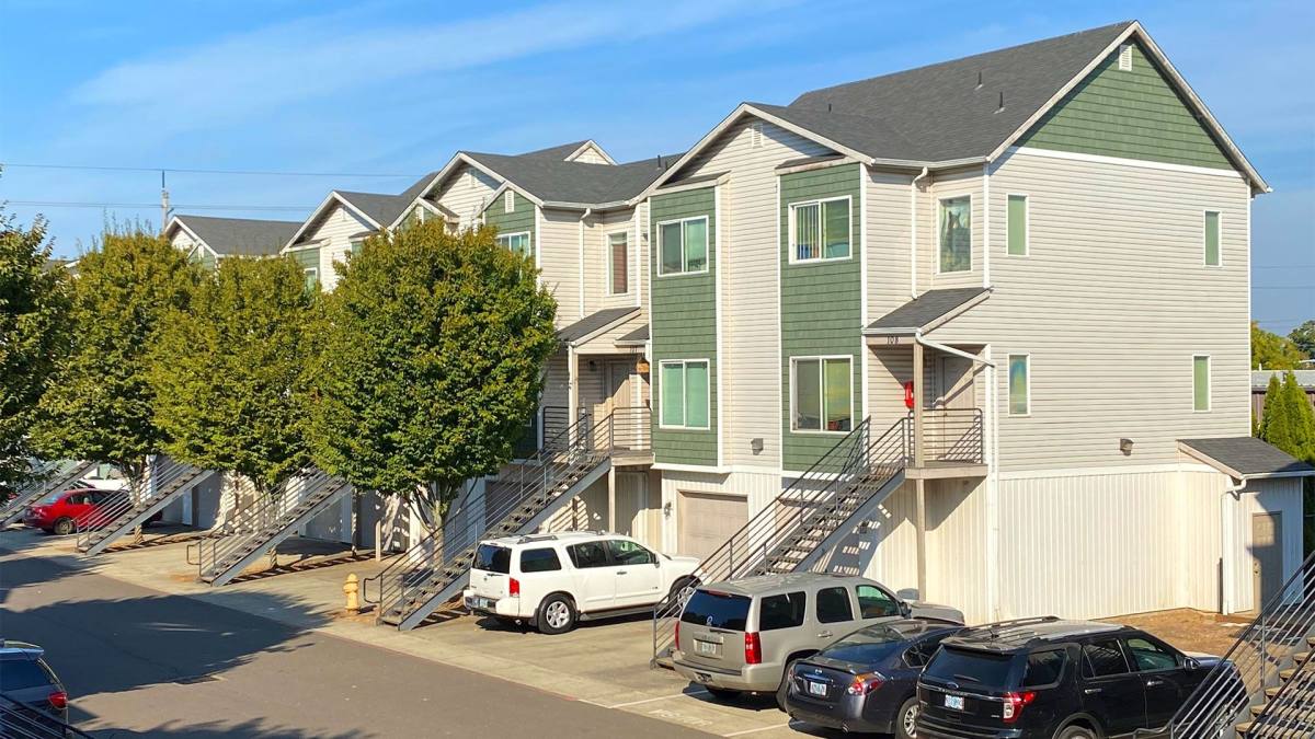 Townhouse for rent at 3930 Sunnyview Rd NE, Salem, OR 97305