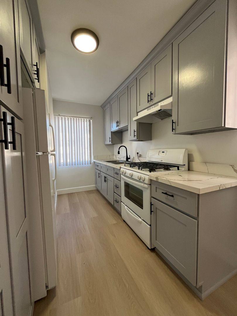 Apartment for rent at 831 43rd St #8, Los Angeles, CA 90037