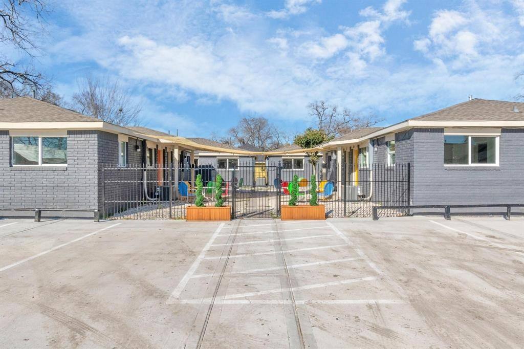 Apartment for rent at 3339 Simmons St #4, Houston, TX 77004
