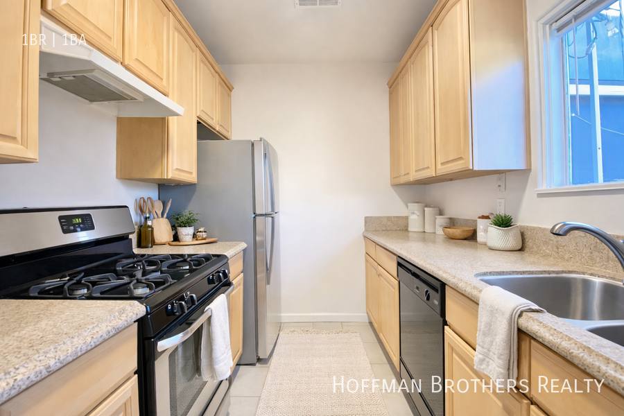 Apartment for rent at 706 N Curson Ave #3, Los Angeles, CA 90046