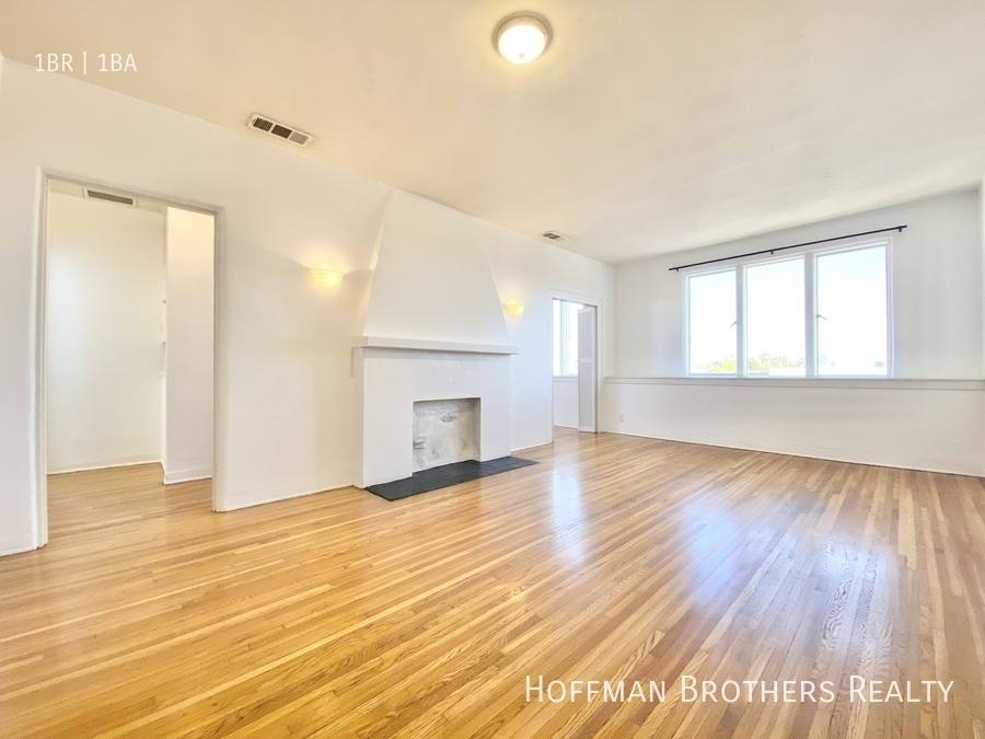 Apartment for rent at 706 N Curson Ave #3, Los Angeles, CA 90046