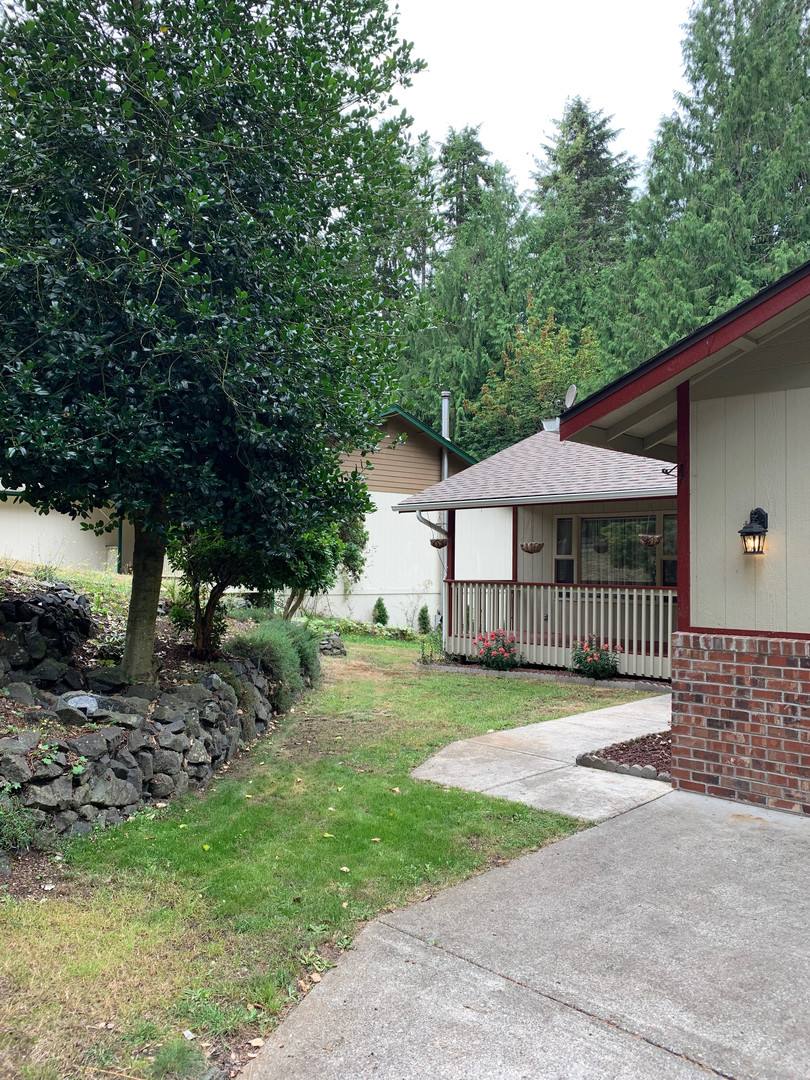 House for rent at 18525 Woodside Dr SE, Yelm, WA 98597