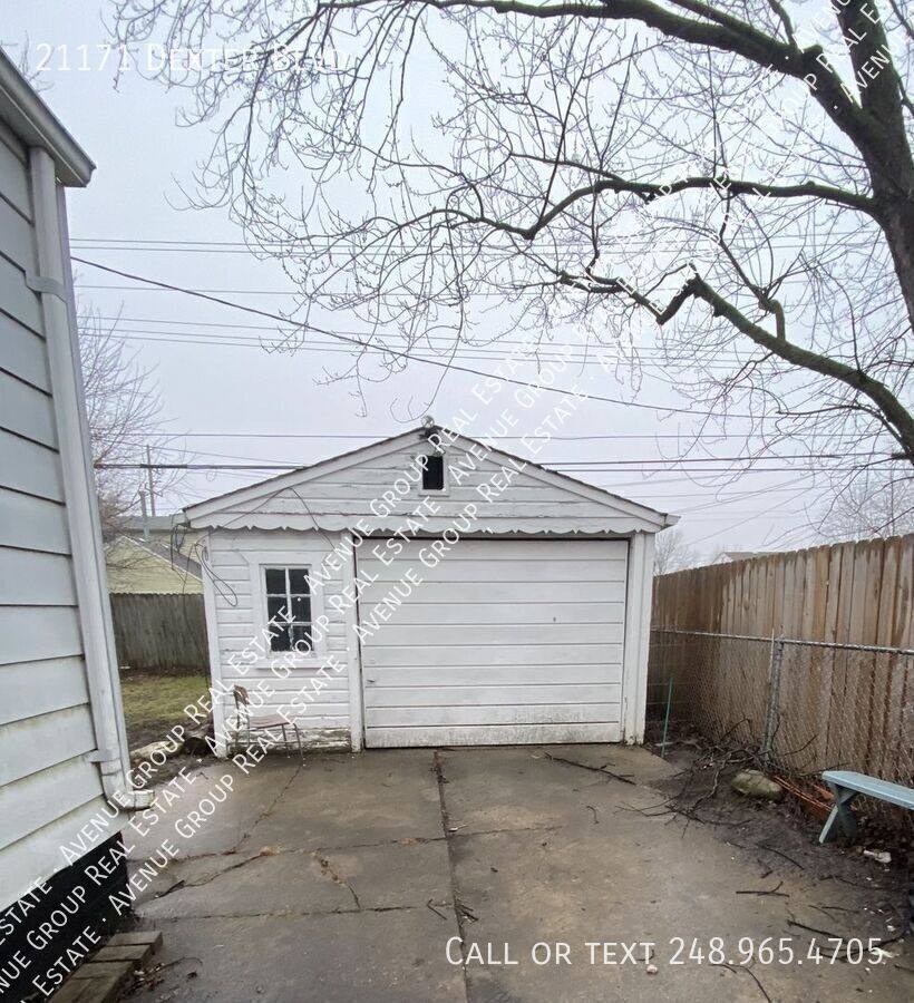 House for rent at 21171 Dexter Blvd, Warren, MI 48089