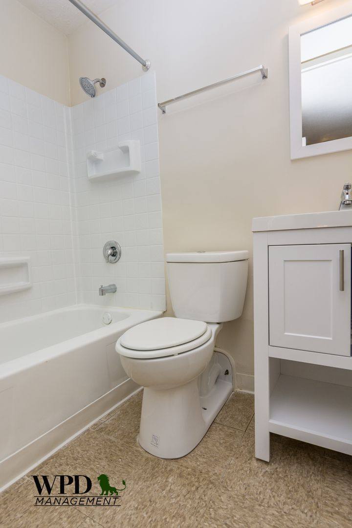 Apartment for rent at 6531 S Lowe Ave, Chicago, IL 60621