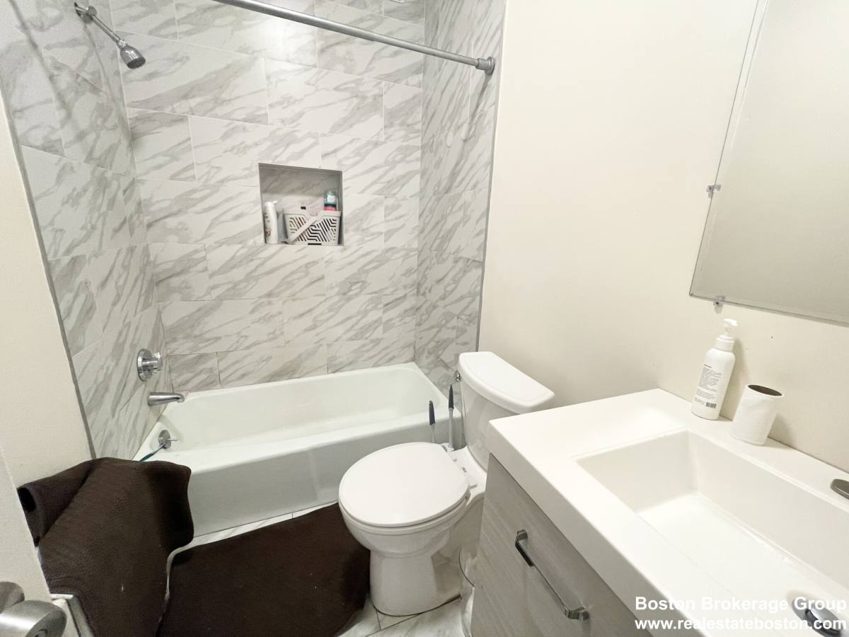 Apartment for rent at 158 Boston St #2, Dorchester, MA 02125