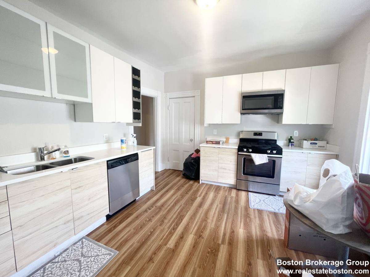 Apartment for rent at 158 Boston St #2, Dorchester, MA 02125