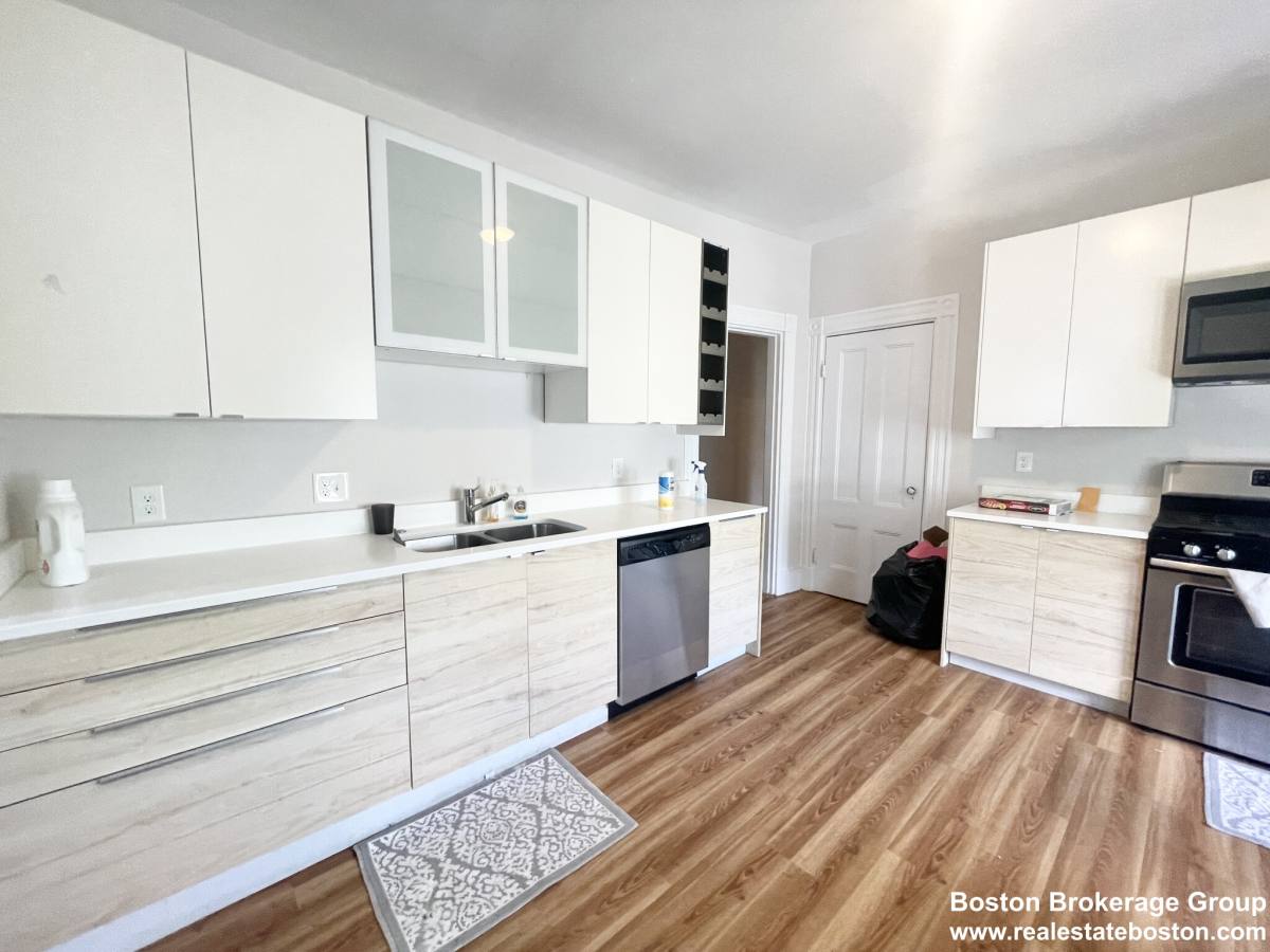 Apartment for rent at 158 Boston St #2, Dorchester, MA 02125
