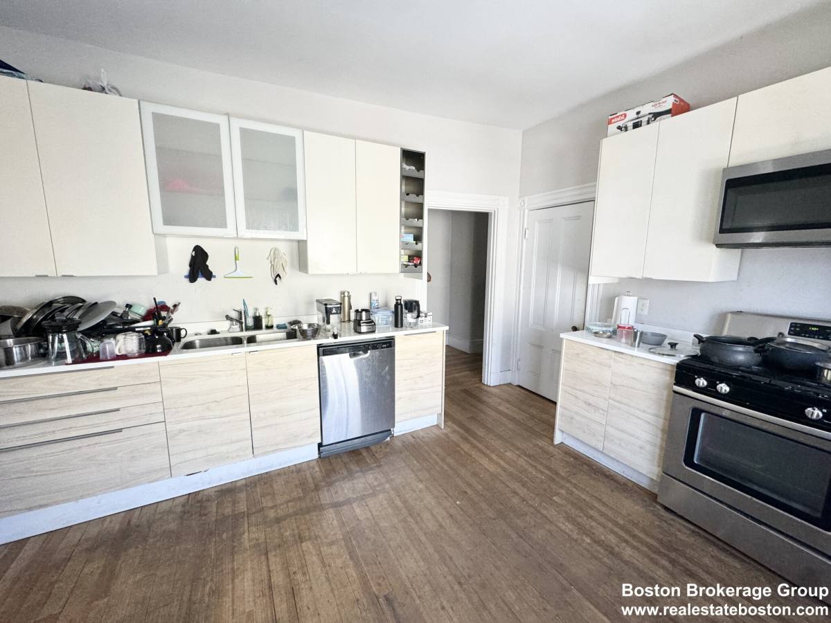 Apartment for rent at 158 Boston St #2, Dorchester, MA 02125