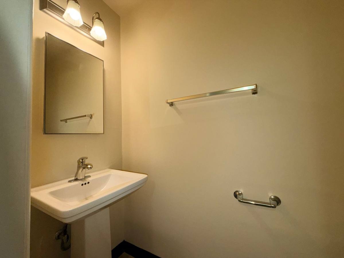 Townhouse for rent at 4815 SE Railroad Ave, Portland, OR 97222