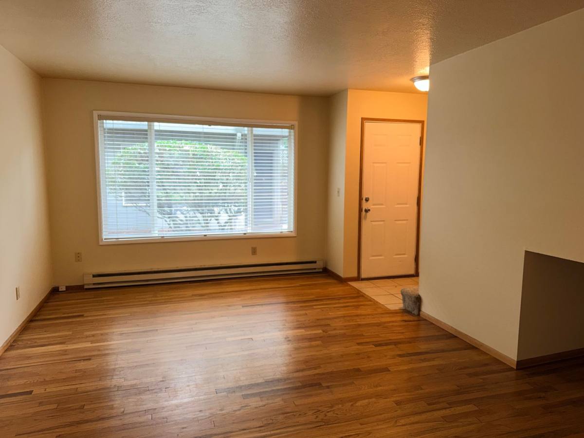 Townhouse for rent at 4815 SE Railroad Ave, Portland, OR 97222