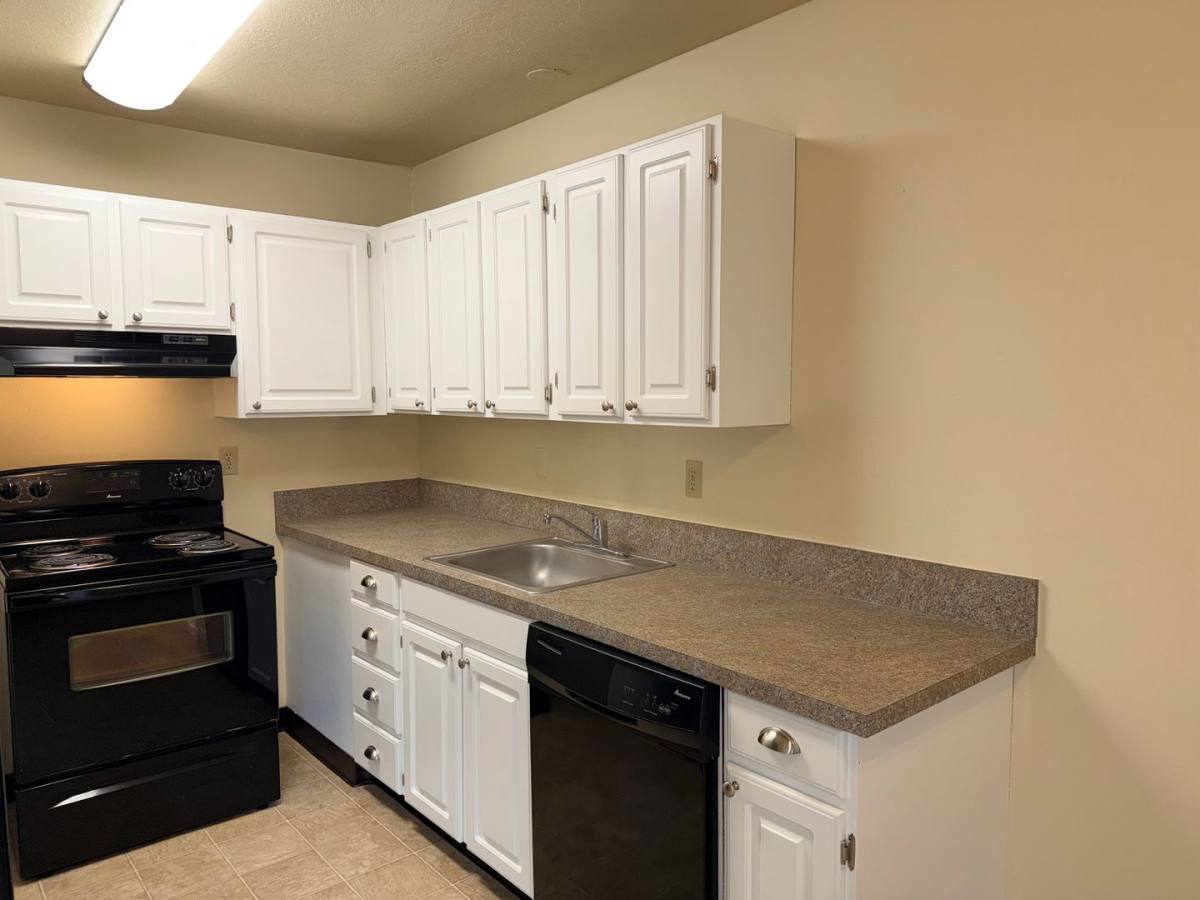 Townhouse for rent at 4815 SE Railroad Ave, Portland, OR 97222