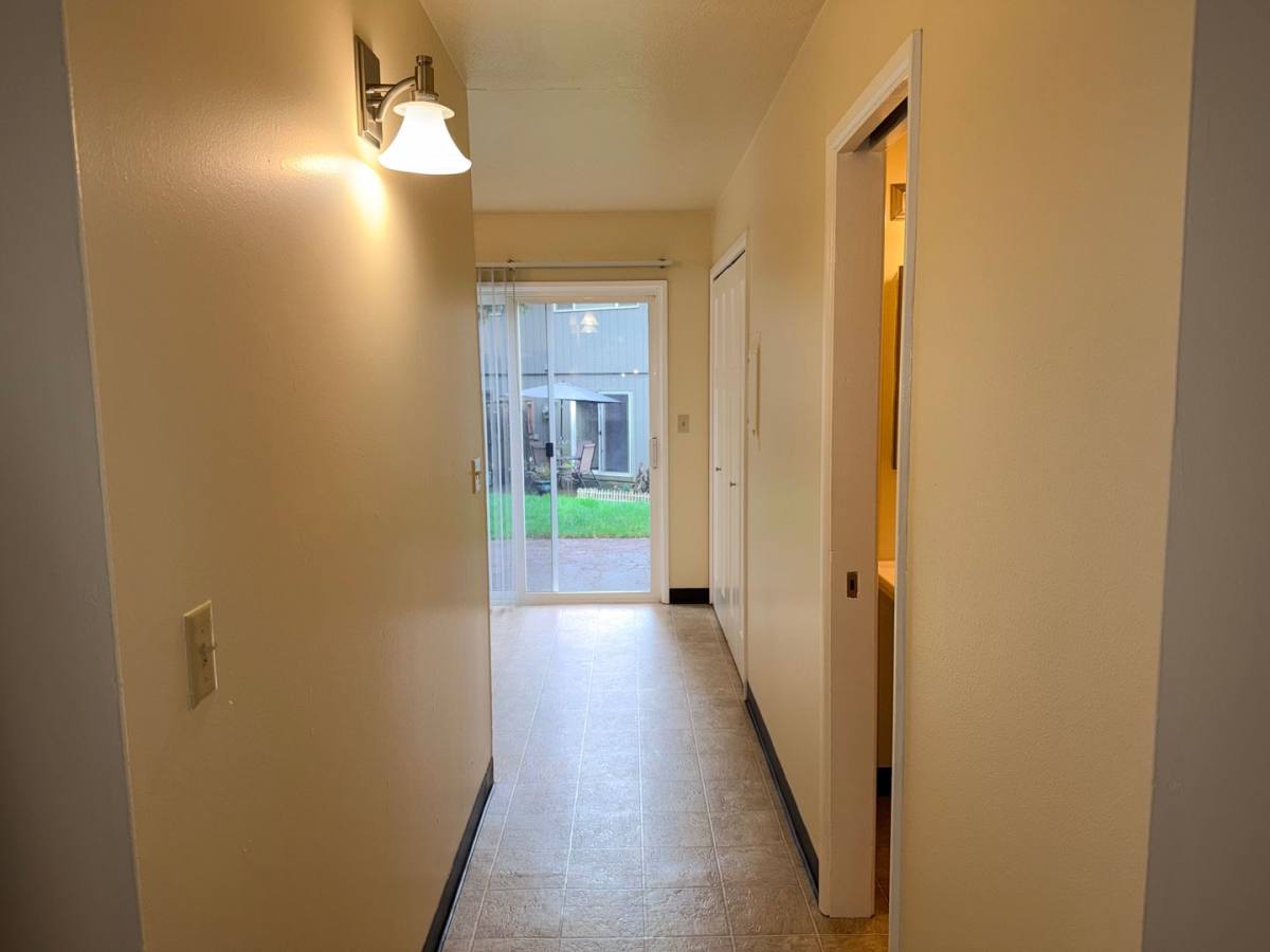Townhouse for rent at 4815 SE Railroad Ave, Portland, OR 97222