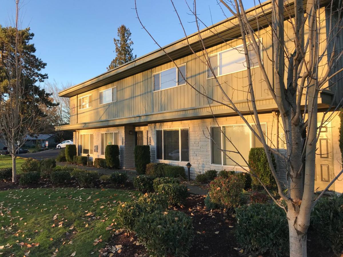 Townhouse for rent at 4815 SE Railroad Ave, Portland, OR 97222