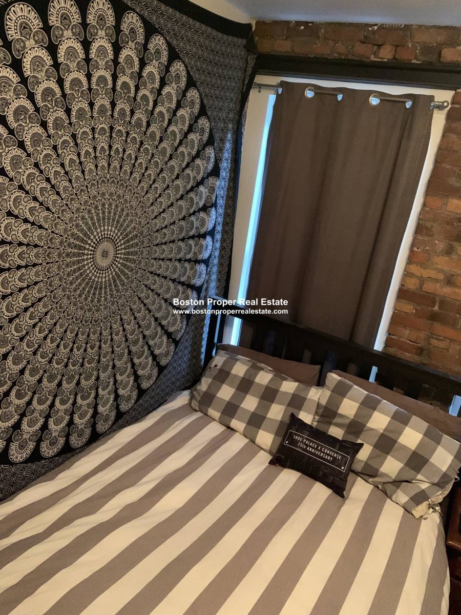Apartment for rent at 115 Salem St #10, Boston, MA 02113