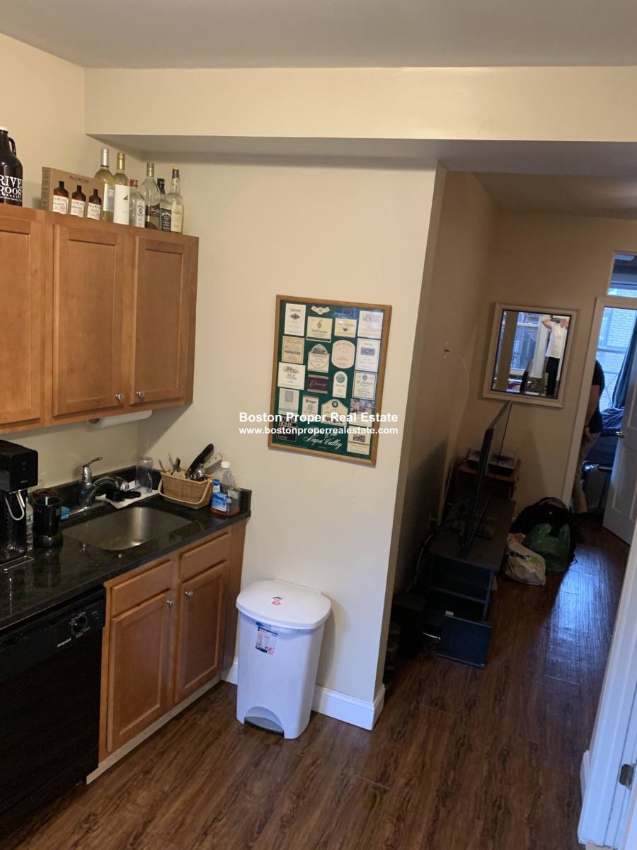 Apartment for rent at 115 Salem St #10, Boston, MA 02113