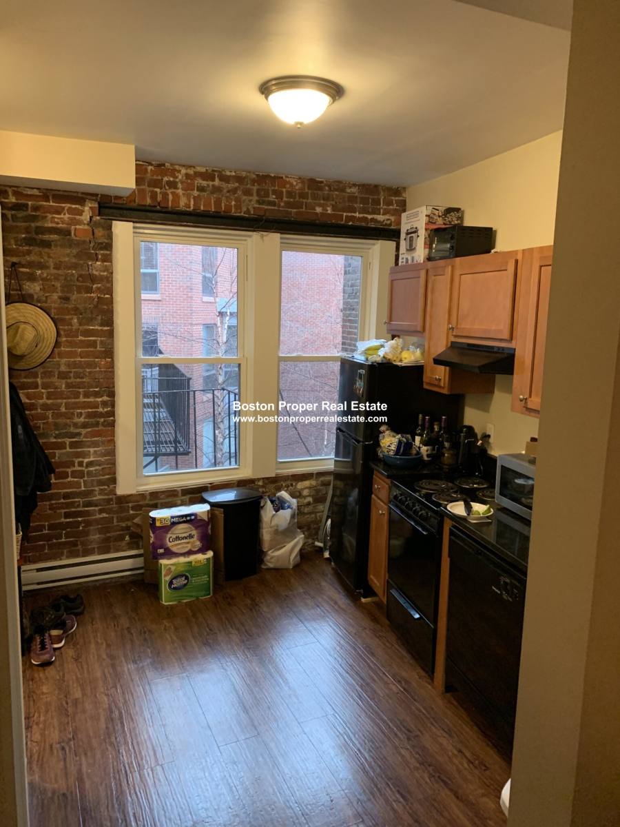 Apartment for rent at 115 Salem St #10, Boston, MA 02113