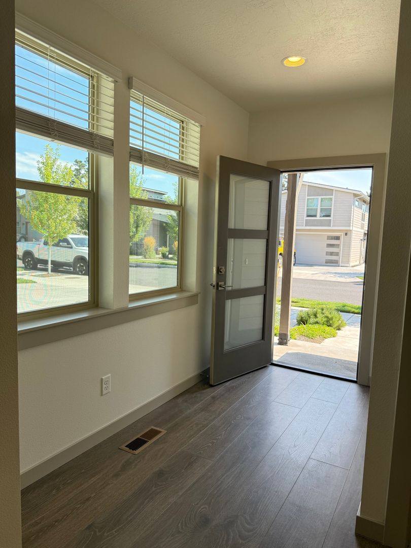 House for rent at 75 NE Cessna Dr, Bend, OR 97701