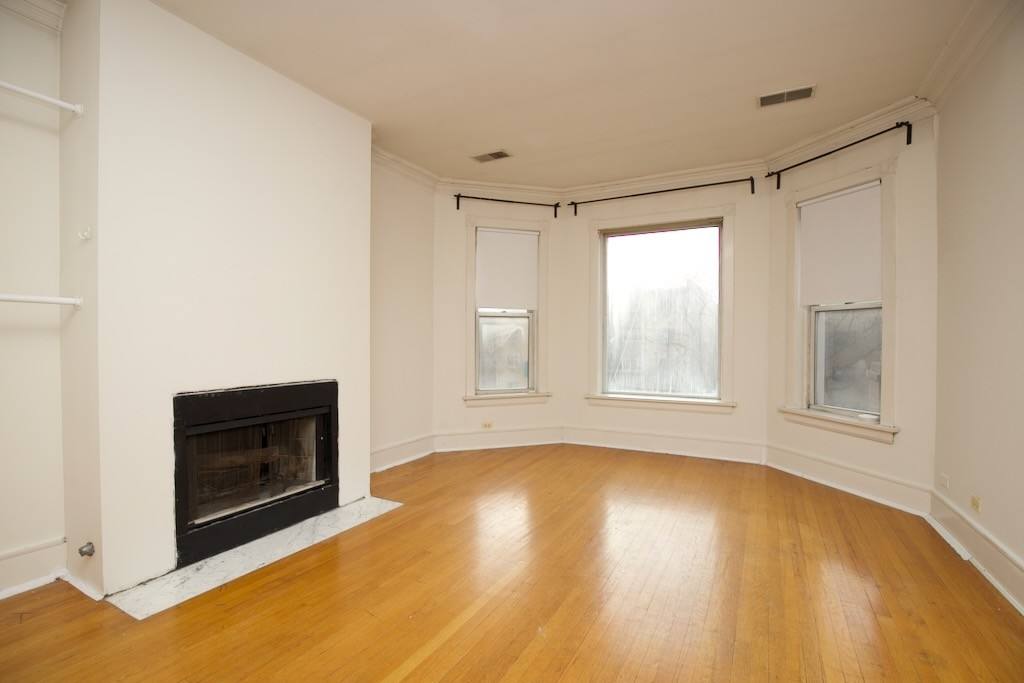 Apartment for rent at 6717 Sheridan #S5, Chicago, IL 60626