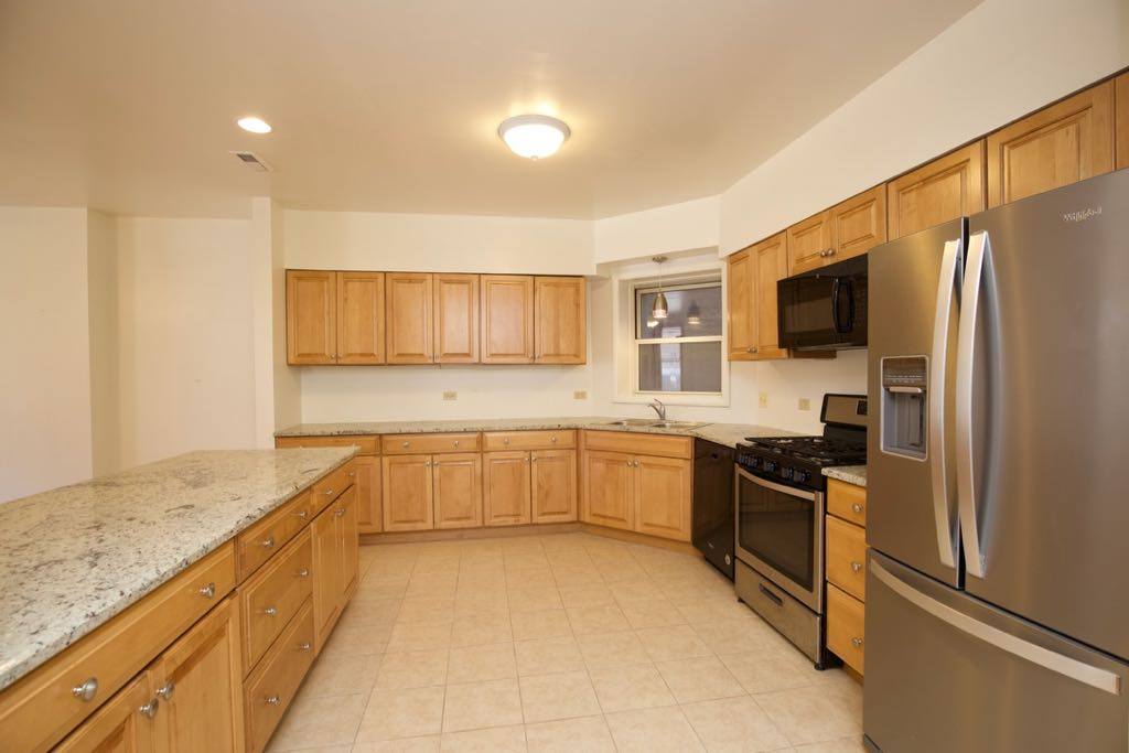 Apartment for rent at 6711 Sheridan #NA8, Chicago, IL 60626