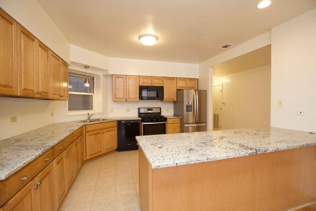 Apartment for rent at 6711 Sheridan #NA8, Chicago, IL 60626