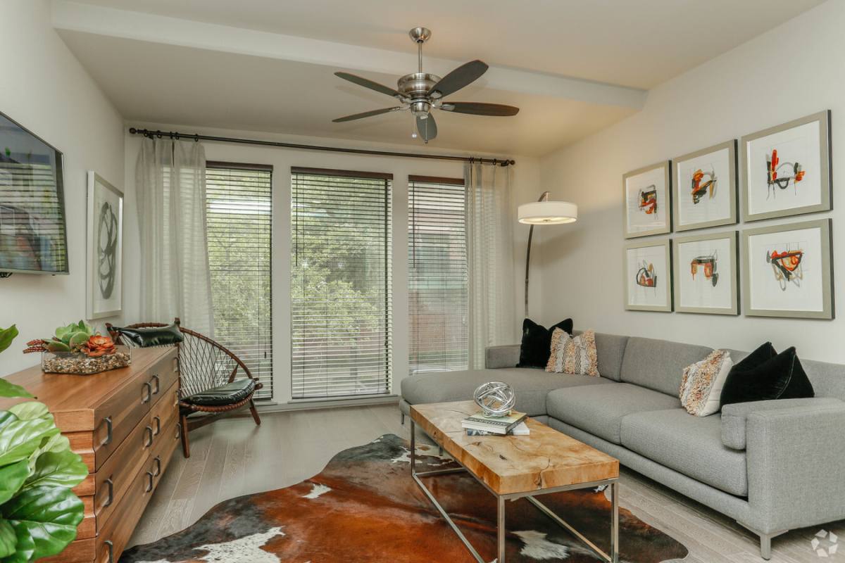 Apartment for rent at 1414 Texas Ave #14TA1, Houston, TX 77002
