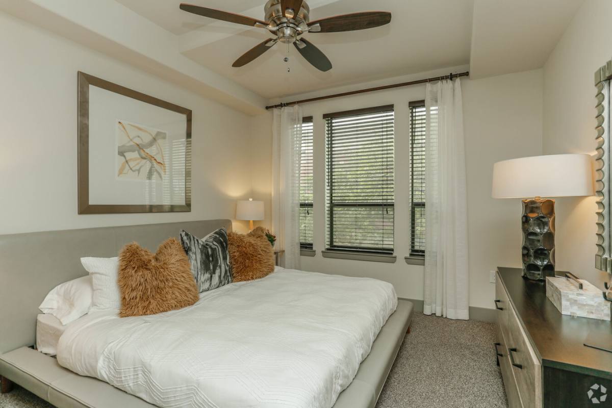 Apartment for rent at 1414 Texas Ave #14TA1, Houston, TX 77002