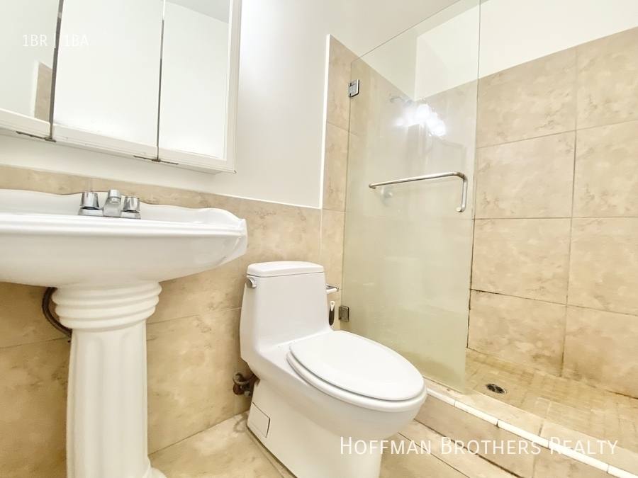Apartment for rent at 758 S Carondelet St #108, Los Angeles, CA 90057
