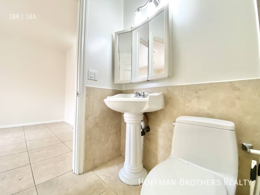 Apartment for rent at 758 S Carondelet St #108, Los Angeles, CA 90057