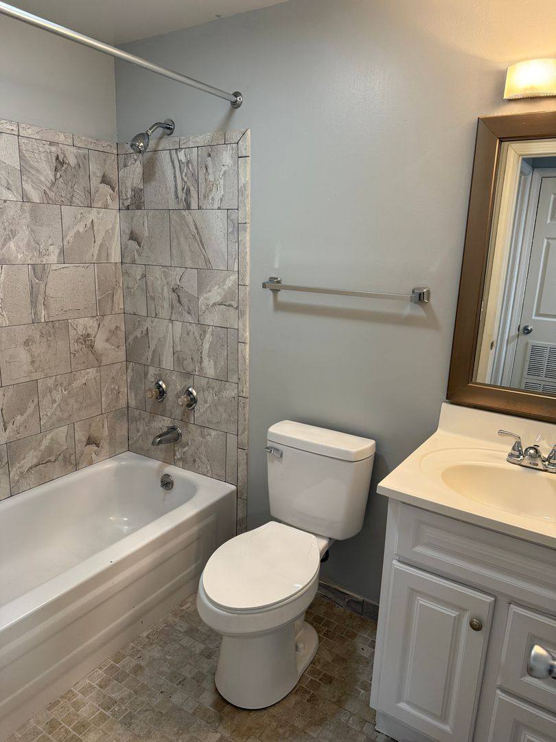 Apartment for rent at 2866 Madison Rd, Cincinnati, OH 45209