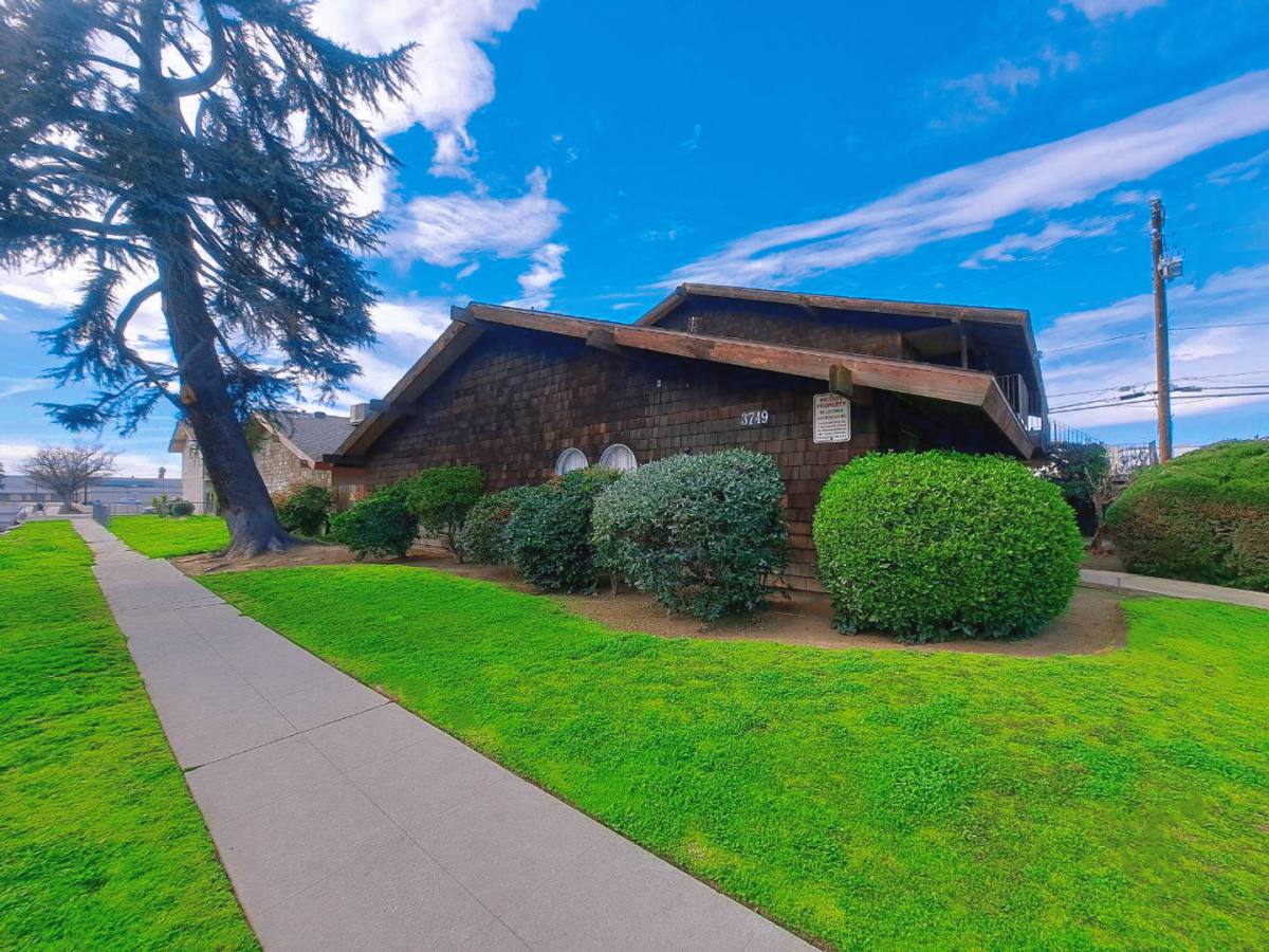 Apartment for rent at 3749 N Abby St, Fresno, CA 93726