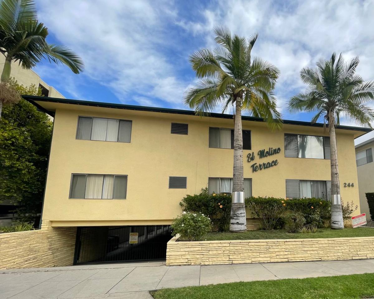 Apartment for rent at 244 S El Molino Ave, Pasadena, CA 91101