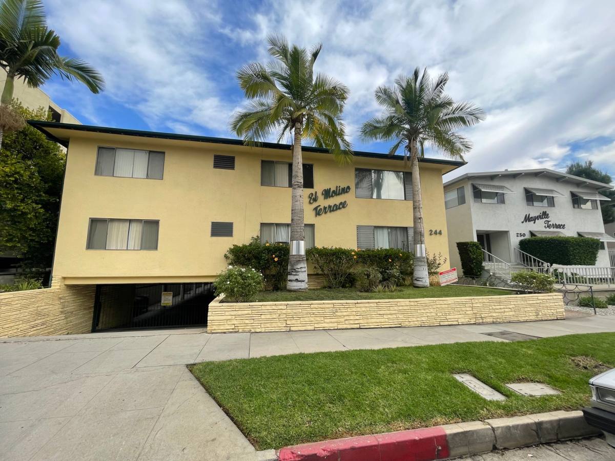 Apartment for rent at 244 S El Molino Ave, Pasadena, CA 91101