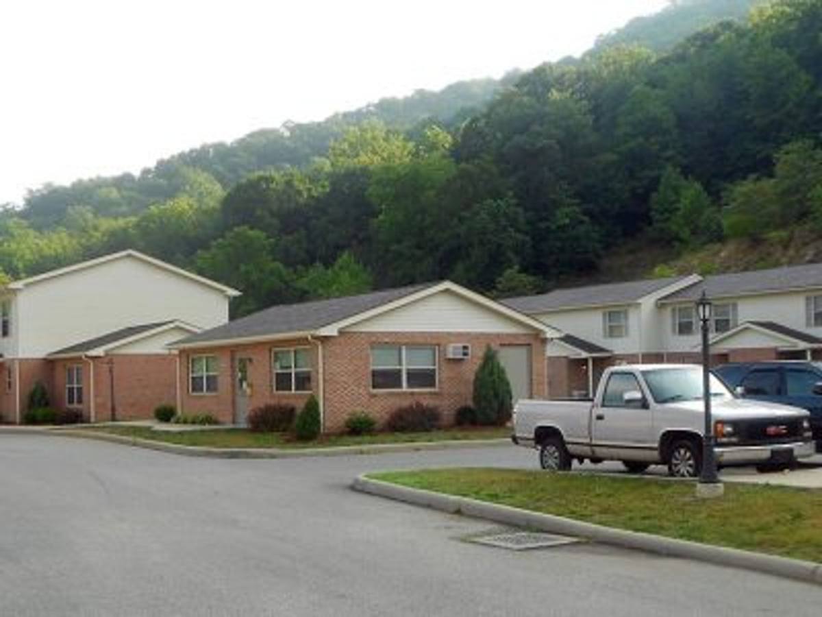 Apartment for rent at 108 Pebble Dr, Moundsville, WV 26041