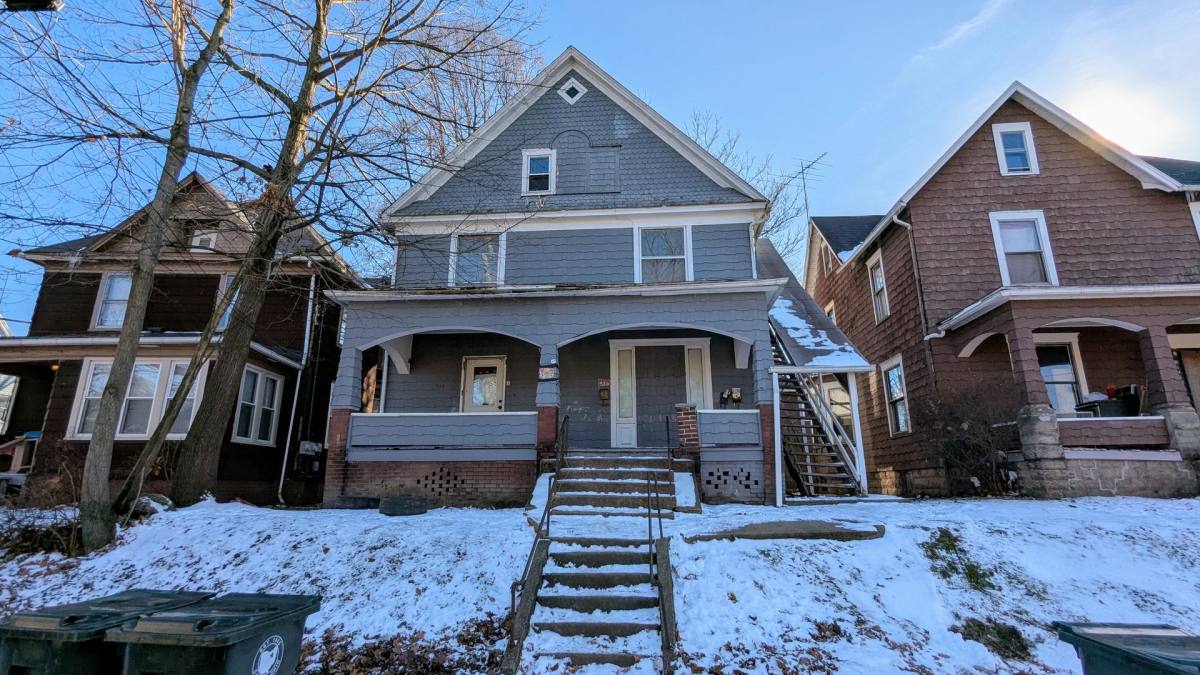 Apartment for rent at 916 6th St NW, Canton, OH 44703