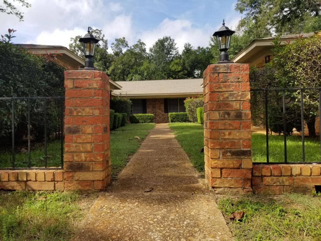 Apartment for rent at 411 S Sycamore #1, Palestine, TX 75801