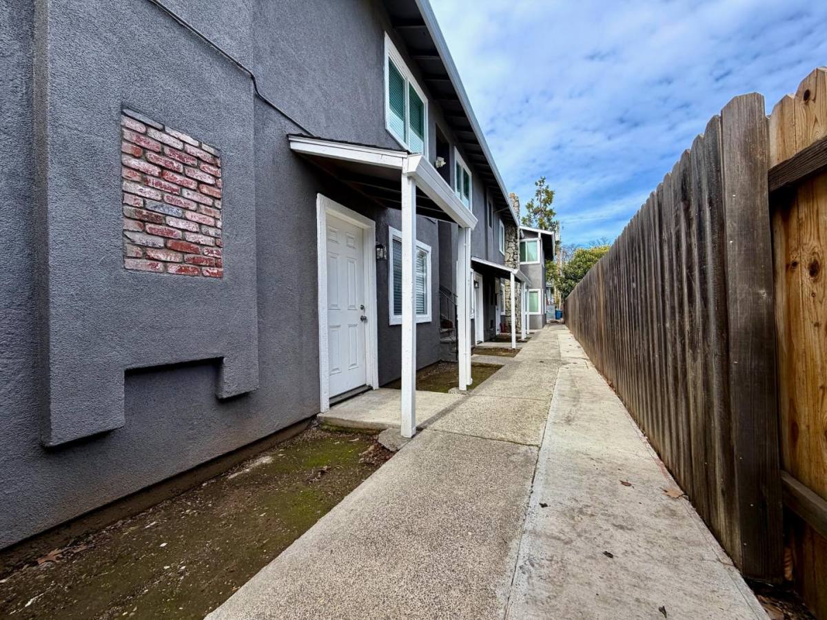Apartment for rent at 1819 W St #2, Sacramento, CA 95818