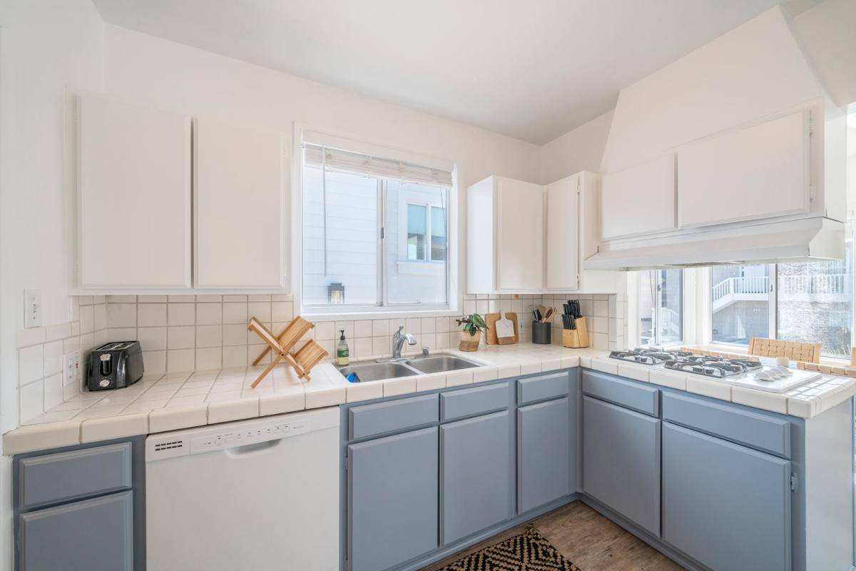 House for rent at 333 28th St #THE Barefoot Beach, Hermosa Beach, CA 90254