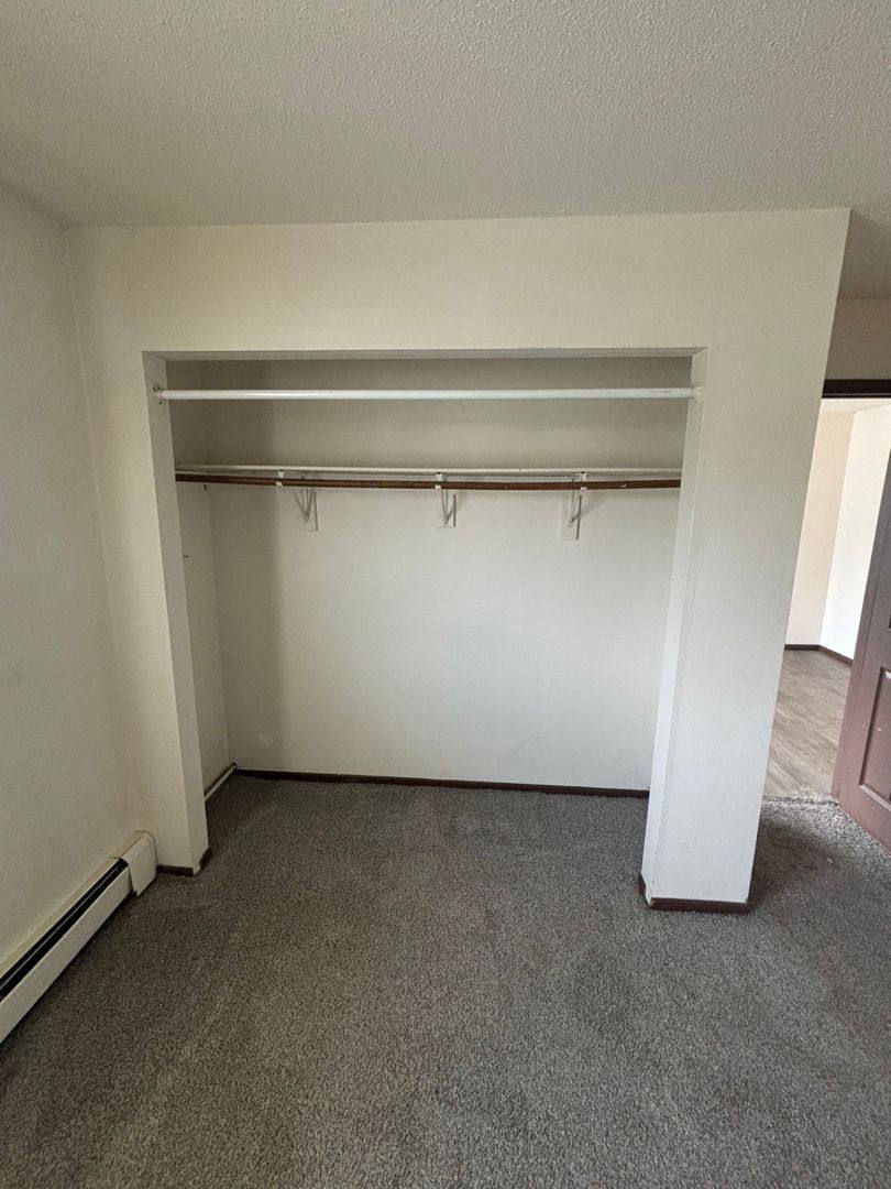 Apartment for rent at 640 16th Ave SW, Cedar Rapids, IA 52404