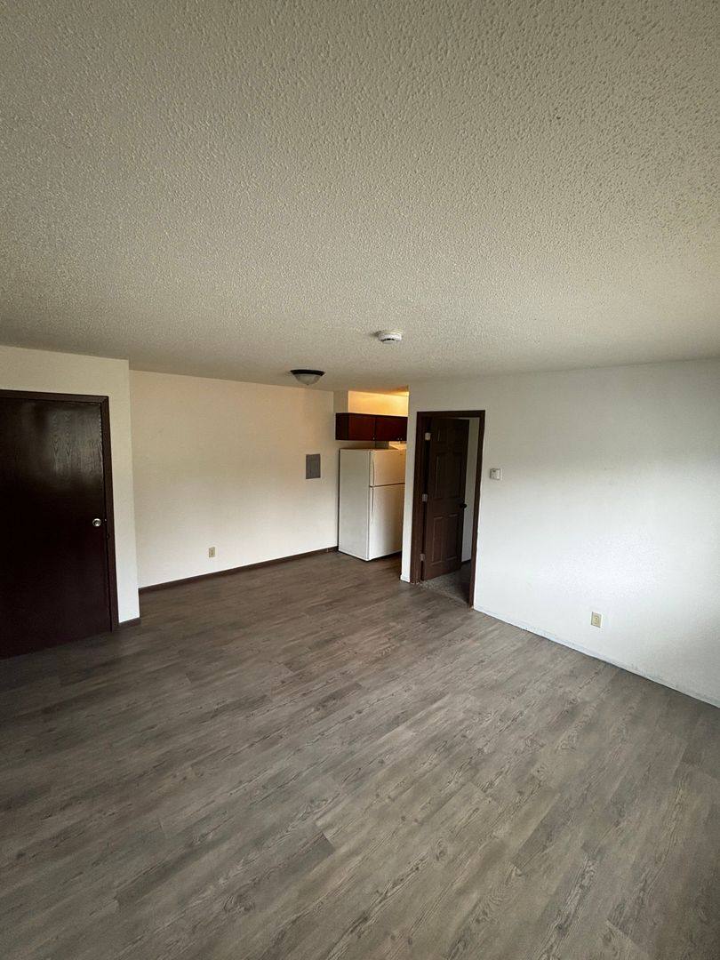Apartment for rent at 640 16th Ave SW, Cedar Rapids, IA 52404