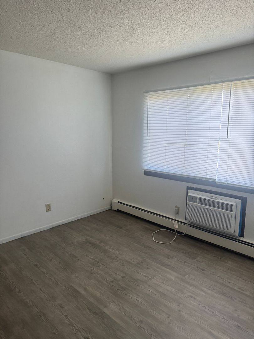 Apartment for rent at 640 16th Ave SW, Cedar Rapids, IA 52404