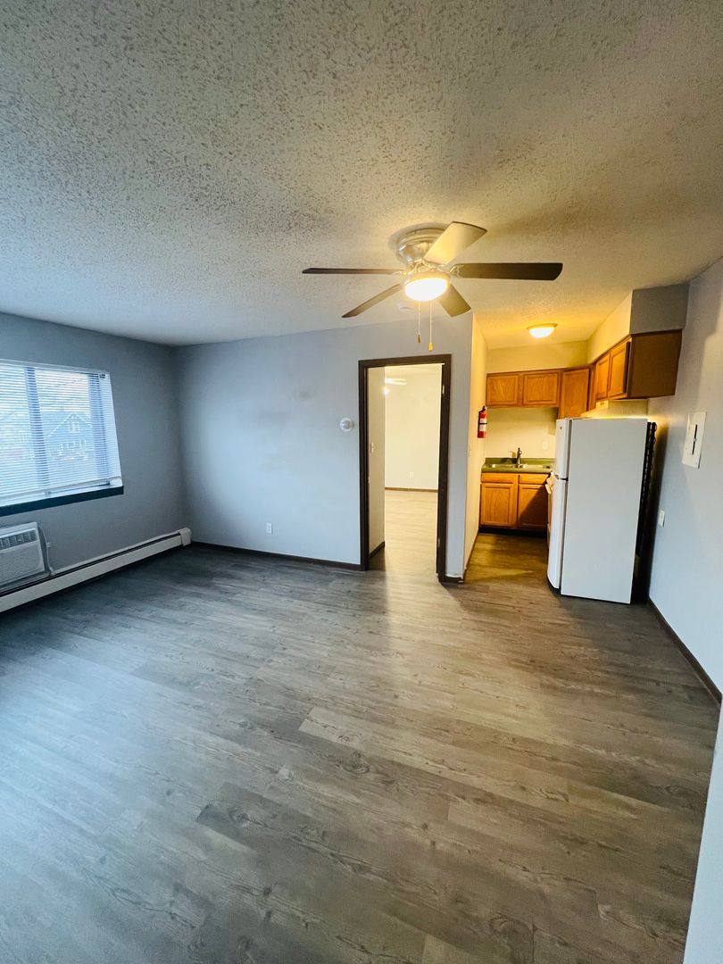 Apartment for rent at 640 16th Ave SW, Cedar Rapids, IA 52404