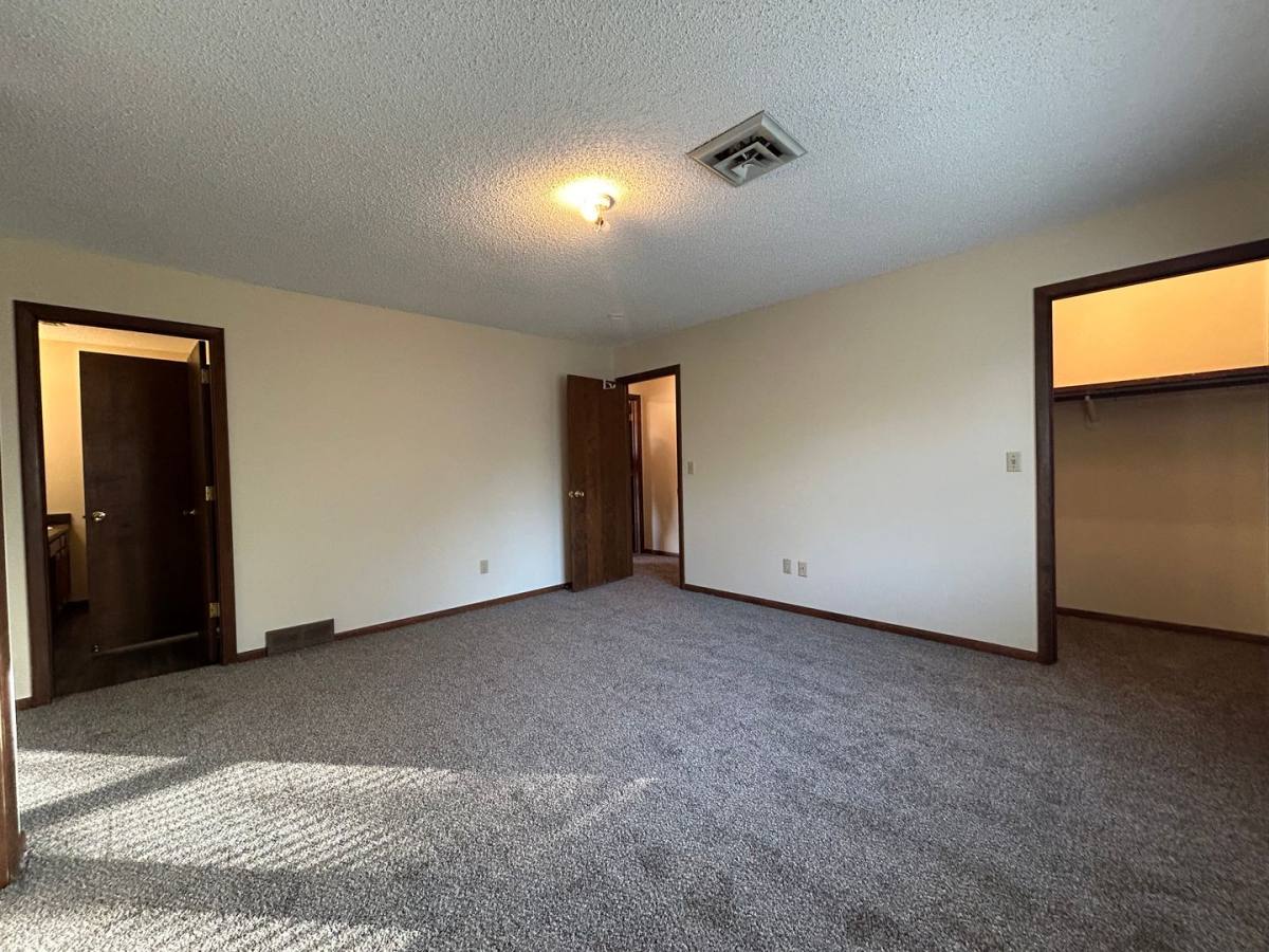 Townhouse for rent at 1828 N Ridge Dr, Coralville, IA 52241