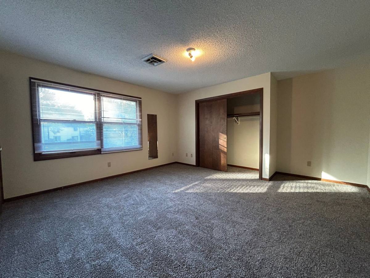 Townhouse for rent at 1828 N Ridge Dr, Coralville, IA 52241