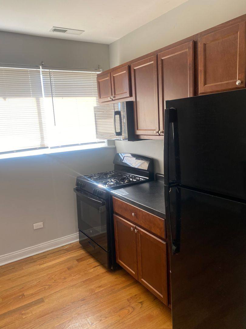 Apartment for rent at 7200 S Woodlawn, Chicago, IL 60619