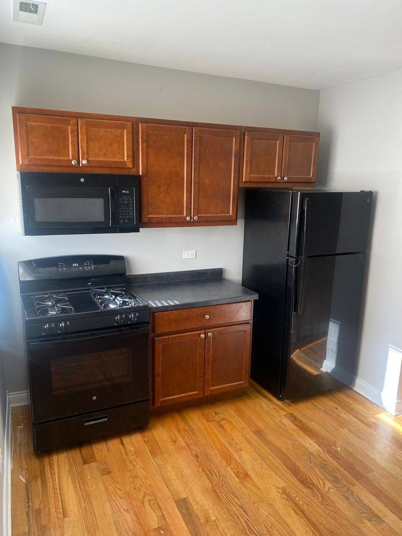 Apartment for rent at 7200 S Woodlawn, Chicago, IL 60619