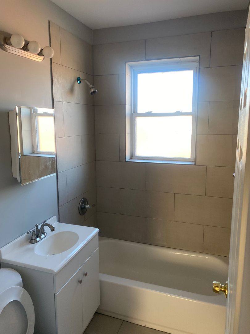 Apartment for rent at 7200 S Woodlawn, Chicago, IL 60619